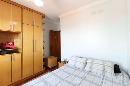 Casa à venda com 326m², 4 quartos e 8 vagas Casa à venda com 326m², 4 quartos e 8 vagasQuarto 2