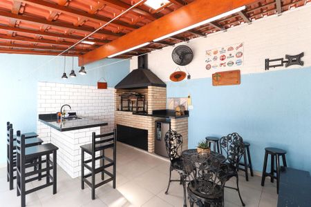 Casa à venda com 326m², 4 quartos e 8 vagas Casa à venda com 326m², 4 quartos e 8 vagasQuintal