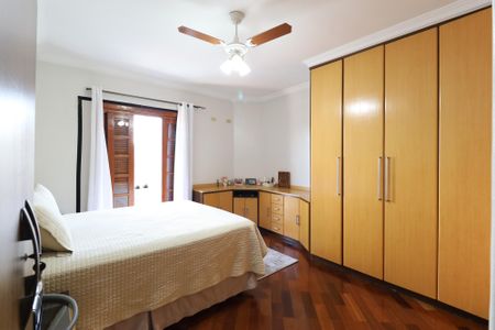 Casa à venda com 326m², 4 quartos e 8 vagas Casa à venda com 326m², 4 quartos e 8 vagasSuíte