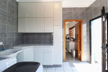 Casa à venda com 326m², 4 quartos e 8 vagas Casa à venda com 326m², 4 quartos e 8 vagasÁrea de serviço