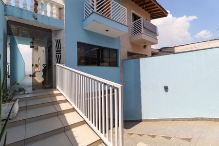 Casa à venda com 326m², 4 quartos e 8 vagas Casa à venda com 326m², 4 quartos e 8 vagasEntrada