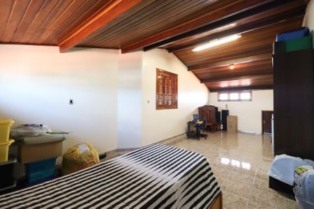 Casa à venda com 326m², 4 quartos e 8 vagas Casa à venda com 326m², 4 quartos e 8 vagasSótão
