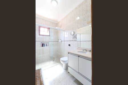 Casa à venda com 326m², 4 quartos e 8 vagas Casa à venda com 326m², 4 quartos e 8 vagasBanheiro da Suíte