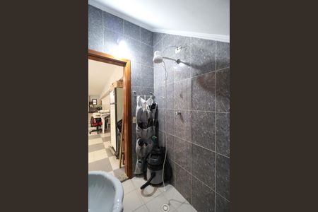 Casa à venda com 326m², 4 quartos e 8 vagas Casa à venda com 326m², 4 quartos e 8 vagasBanheiro da garagem