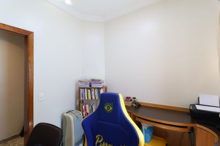 Casa à venda com 326m², 4 quartos e 8 vagas Casa à venda com 326m², 4 quartos e 8 vagasEscritório