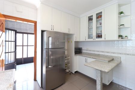 Casa à venda com 326m², 4 quartos e 8 vagas Casa à venda com 326m², 4 quartos e 8 vagasCozinha