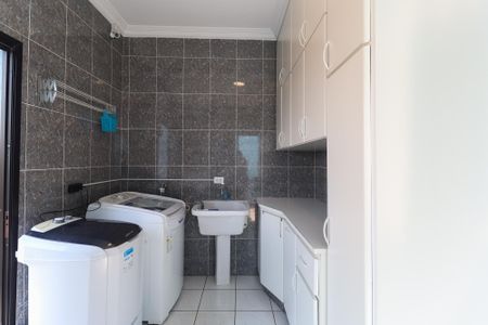 Casa à venda com 326m², 4 quartos e 8 vagas Casa à venda com 326m², 4 quartos e 8 vagasÁrea de serviço