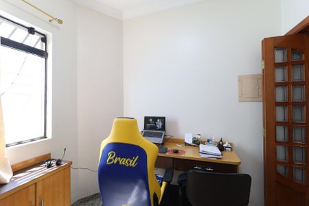 Casa à venda com 326m², 4 quartos e 8 vagas Casa à venda com 326m², 4 quartos e 8 vagasEscritório