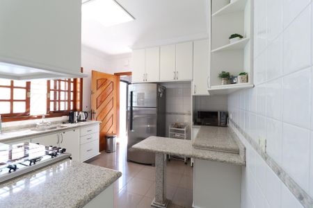 Casa à venda com 326m², 4 quartos e 8 vagas Casa à venda com 326m², 4 quartos e 8 vagasCozinha