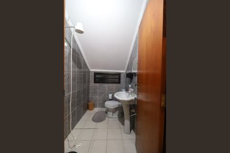 Casa à venda com 326m², 4 quartos e 8 vagas Casa à venda com 326m², 4 quartos e 8 vagasBanheiro da garagem