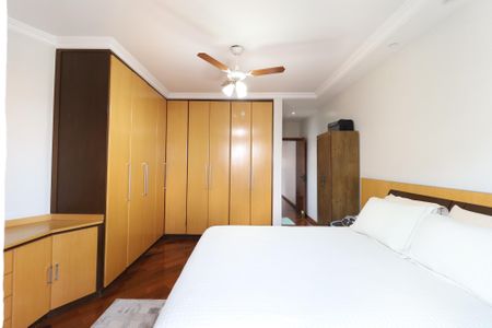 Casa à venda com 326m², 4 quartos e 8 vagas Casa à venda com 326m², 4 quartos e 8 vagasSuíte