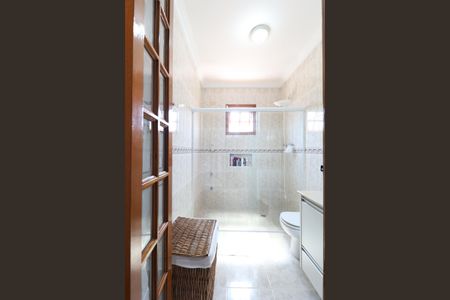 Casa à venda com 326m², 4 quartos e 8 vagas Casa à venda com 326m², 4 quartos e 8 vagasBanheiro da Suíte