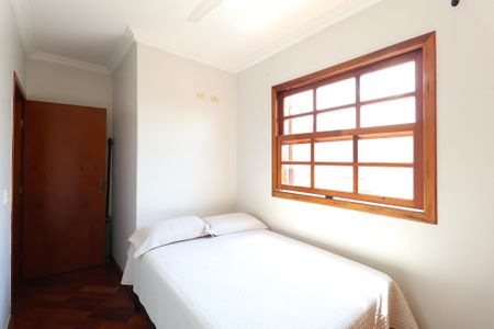 Casa à venda com 326m², 4 quartos e 8 vagas Casa à venda com 326m², 4 quartos e 8 vagasQuarto 1