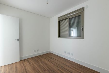 Apartamento à venda com 215m², 2 quartos e 3 vagas Apartamento à venda com 215m², 2 quartos e 3 vagasSuíte 2