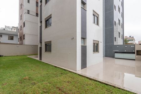 Apartamento à venda com 215m², 2 quartos e 3 vagas Apartamento à venda com 215m², 2 quartos e 3 vagasTerraço