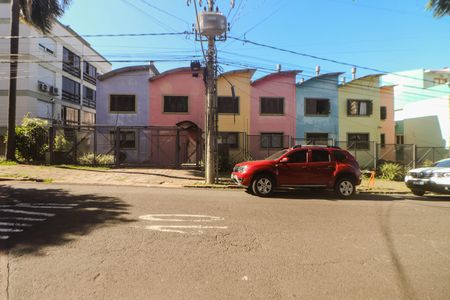 Casa de condomínio à venda com 68m², 2 quartos e 1 vaga Casa de condomínio à venda com 68m², 2 quartos e 1 vagaFachada