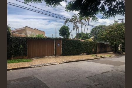 Casa à venda com 210m², 3 quartos e 8 vagas Casa à venda com 210m², 3 quartos e 8 vagasFACHADA