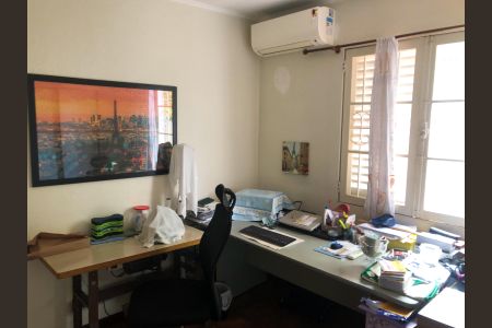 Casa à venda com 210m², 3 quartos e 8 vagas Casa à venda com 210m², 3 quartos e 8 vagasEscritório