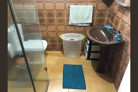 Casa à venda com 210m², 3 quartos e 8 vagas Casa à venda com 210m², 3 quartos e 8 vagasBanheiro