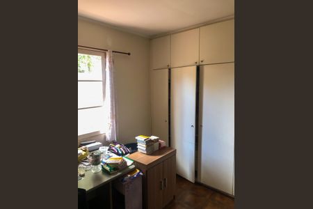 Casa à venda com 210m², 3 quartos e 8 vagas Casa à venda com 210m², 3 quartos e 8 vagasEscritório