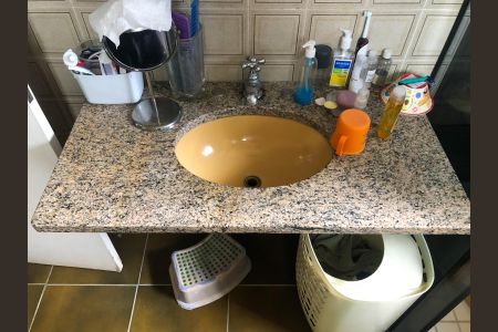 Casa à venda com 210m², 3 quartos e 8 vagas Casa à venda com 210m², 3 quartos e 8 vagasBanheiro da Suíte