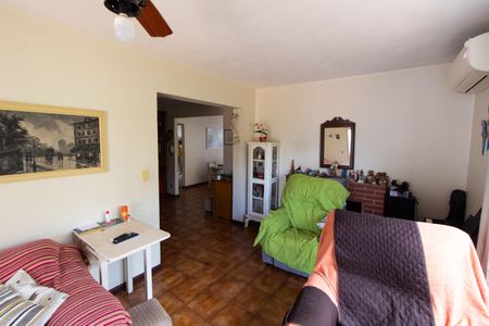 Casa à venda com 210m², 3 quartos e 8 vagas Casa à venda com 210m², 3 quartos e 8 vagasSala