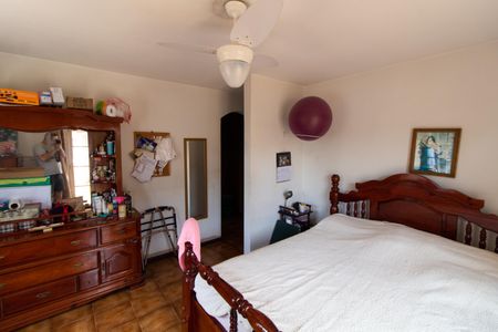 Casa à venda com 210m², 3 quartos e 8 vagas Casa à venda com 210m², 3 quartos e 8 vagasSuíte