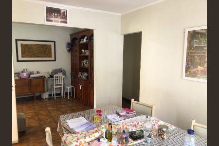 Casa à venda com 210m², 3 quartos e 8 vagas Casa à venda com 210m², 3 quartos e 8 vagasSala