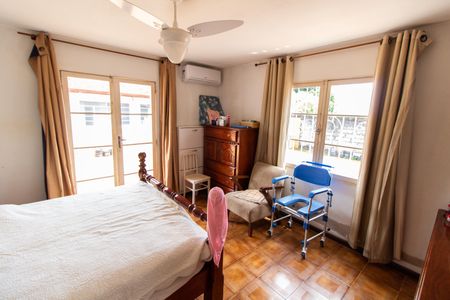 Casa à venda com 210m², 3 quartos e 8 vagas Casa à venda com 210m², 3 quartos e 8 vagasSuíte