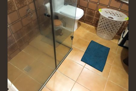 Casa à venda com 210m², 3 quartos e 8 vagas Casa à venda com 210m², 3 quartos e 8 vagasBanheiro