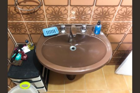 Casa à venda com 210m², 3 quartos e 8 vagas Casa à venda com 210m², 3 quartos e 8 vagasBanheiro