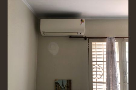 Casa à venda com 210m², 3 quartos e 8 vagas Casa à venda com 210m², 3 quartos e 8 vagasEscritório