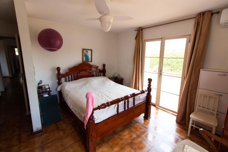 Casa à venda com 210m², 3 quartos e 8 vagas Casa à venda com 210m², 3 quartos e 8 vagasSuíte