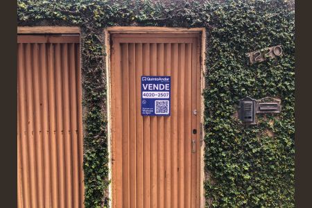 Casa à venda com 210m², 3 quartos e 8 vagas Casa à venda com 210m², 3 quartos e 8 vagasFACHADA