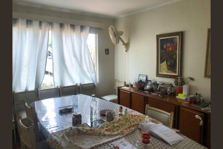 Casa à venda com 210m², 3 quartos e 8 vagas Casa à venda com 210m², 3 quartos e 8 vagasSala