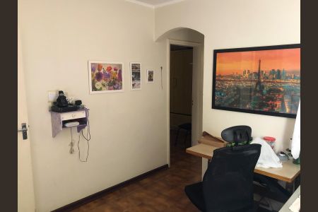 Casa à venda com 210m², 3 quartos e 8 vagas Casa à venda com 210m², 3 quartos e 8 vagasEscritório