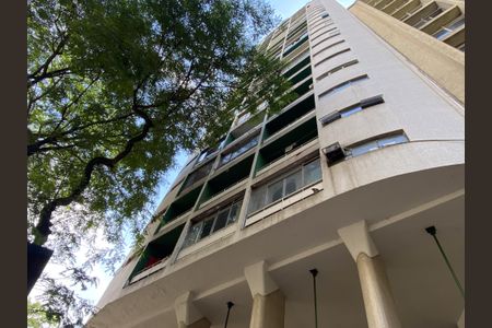 Studio à venda com 49m², 1 quarto e sem vaga Studio à venda com 49m², 1 quarto e sem vagaFachada