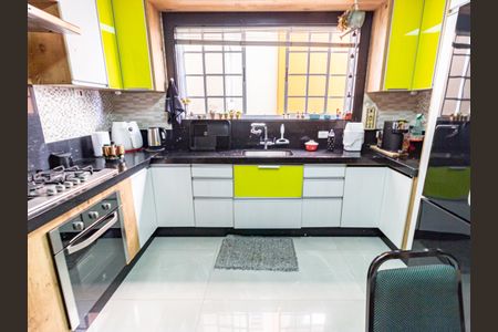 Casa à venda com 300m², 4 quartos e 3 vagas Casa à venda com 300m², 4 quartos e 3 vagasCozinha