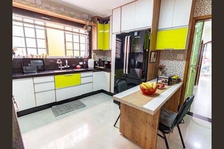 Casa à venda com 300m², 4 quartos e 3 vagas Casa à venda com 300m², 4 quartos e 3 vagasCozinha