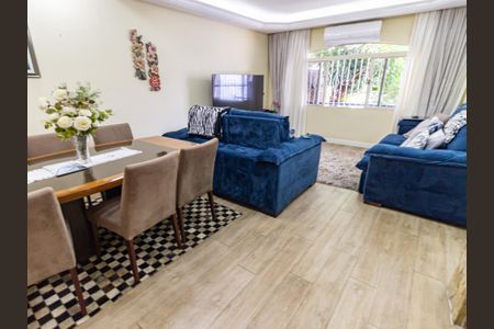 Casa à venda com 300m², 4 quartos e 3 vagas Casa à venda com 300m², 4 quartos e 3 vagasSala