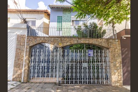 Casa à venda com 300m², 4 quartos e 3 vagas Casa à venda com 300m², 4 quartos e 3 vagasFachada