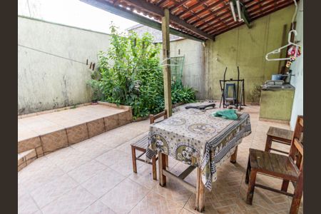 Casa à venda com 300m², 4 quartos e 3 vagas Casa à venda com 300m², 4 quartos e 3 vagasQuintal