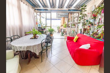 Casa à venda com 300m², 4 quartos e 3 vagas Casa à venda com 300m², 4 quartos e 3 vagasChurrasqueira