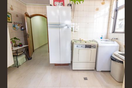 Casa à venda com 300m², 4 quartos e 3 vagas Casa à venda com 300m², 4 quartos e 3 vagasÁrea de Serviço