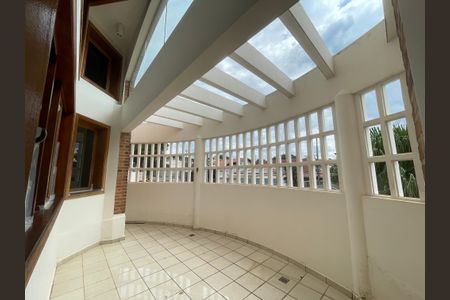 Casa à venda com 652m², 5 quartos e 5 vagasHall social