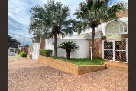 Casa à venda com 652m², 5 quartos e 5 vagasFachada