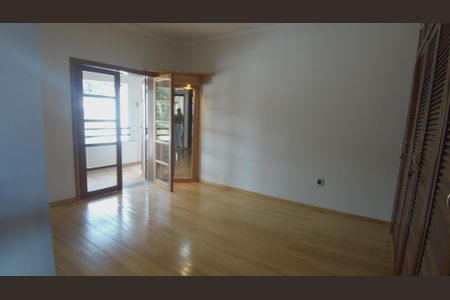 Casa à venda com 652m², 5 quartos e 5 vagasSuíte