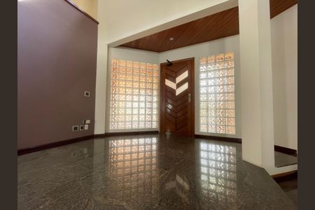 Casa à venda com 652m², 5 quartos e 5 vagasSala