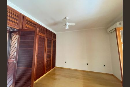 Casa à venda com 652m², 5 quartos e 5 vagasSuíte