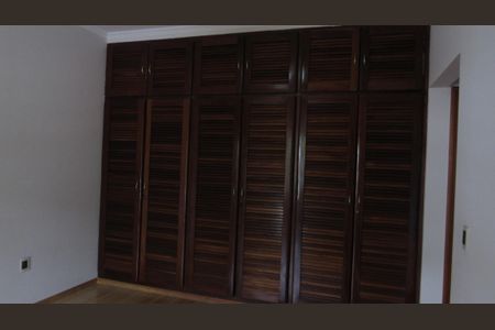 Casa à venda com 652m², 5 quartos e 5 vagasSuíte